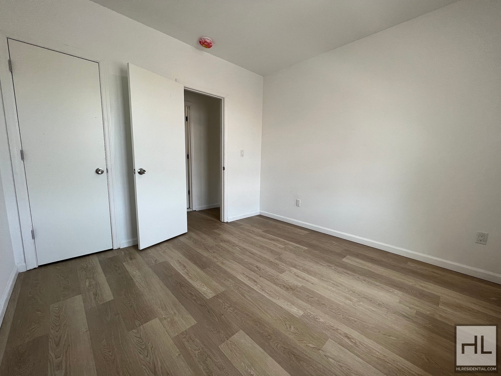 810 East 165 Street - Photo 7