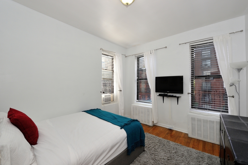 201 East 89th Street - Photo 16