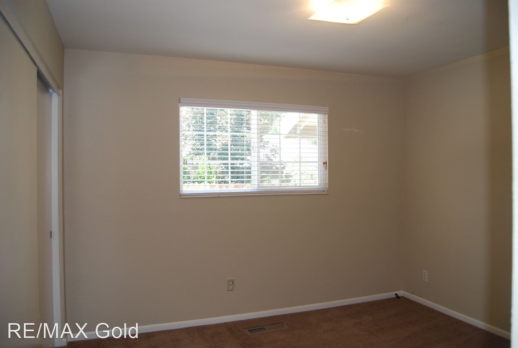 4935 Golden Springs Drive - Photo 3