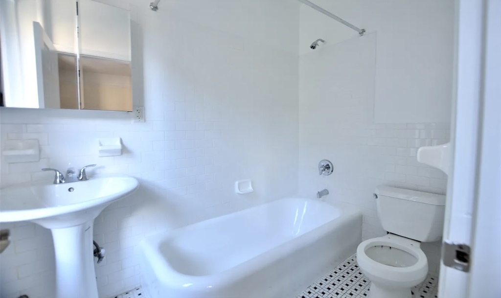 West 10th Street - Photo 1
