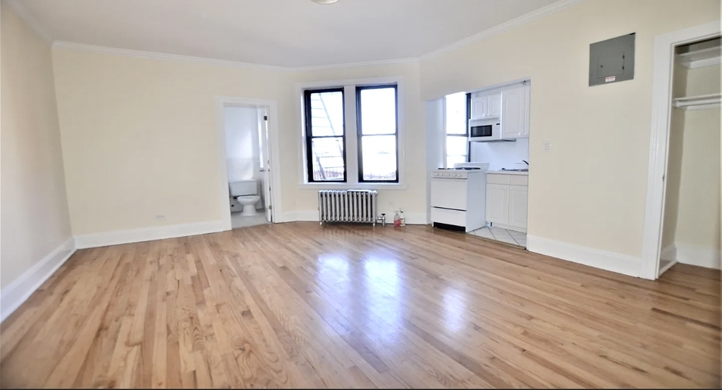 West 10th Street - Photo 2