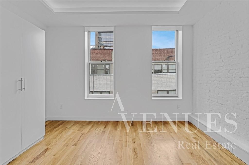 319 East 93rd Street - Photo 4