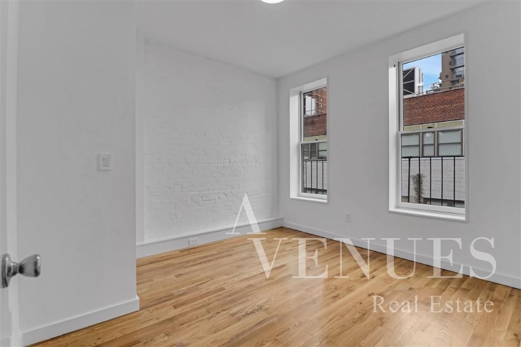 319 East 93rd Street - Photo 5