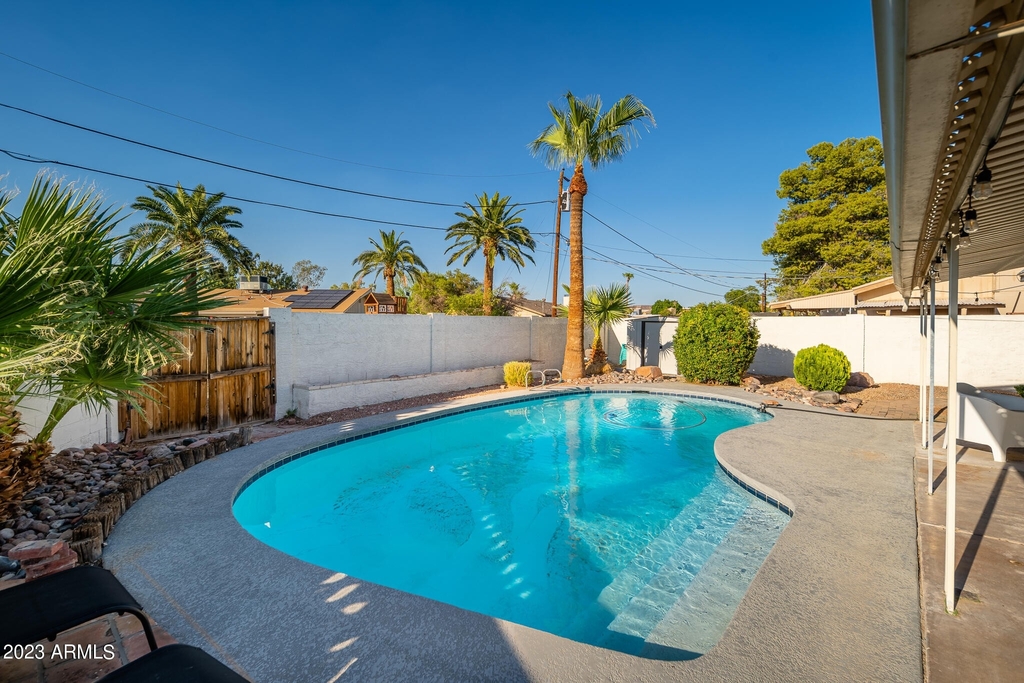 1102 E Redondo Circle - Photo 3