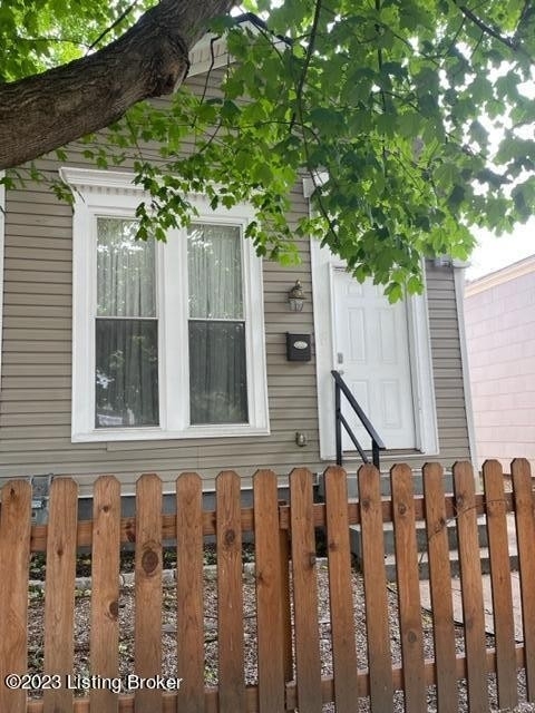 1010 Rogers St - Photo 1