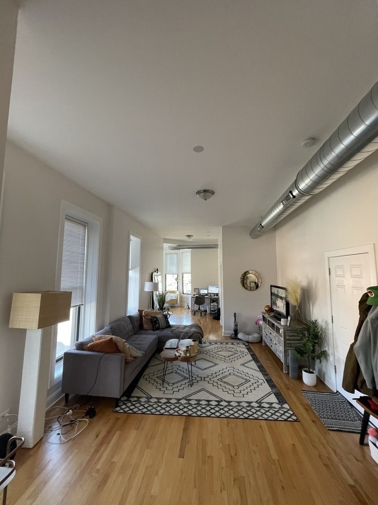 2559 W North Avenue - Photo 1