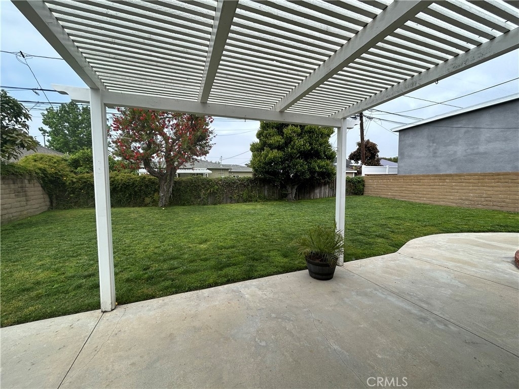 3653 Lomina Avenue - Photo 12