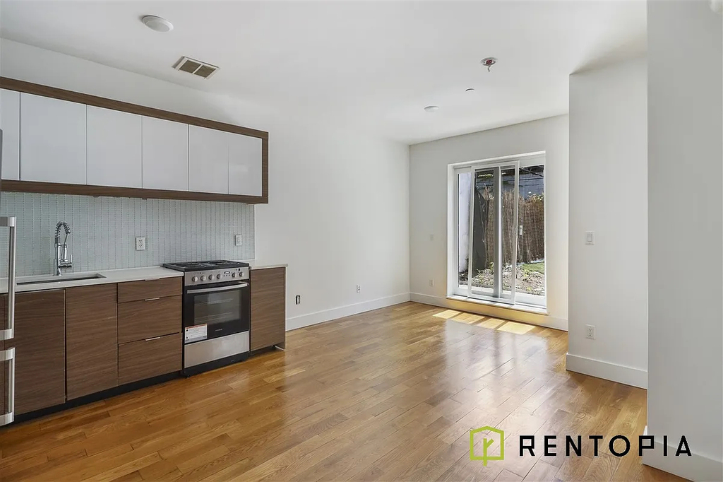 106 Meserole Street - Photo 0