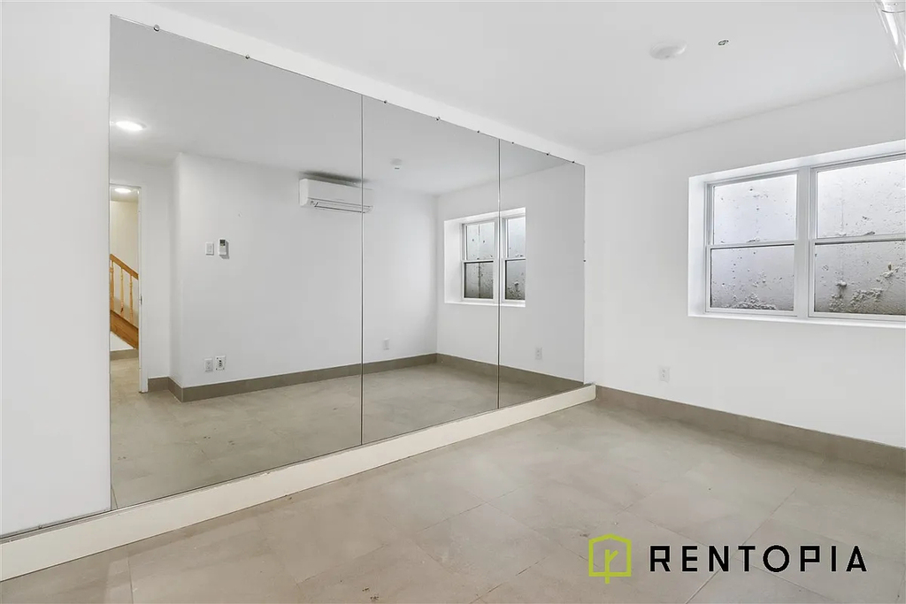 106 Meserole Street - Photo 2