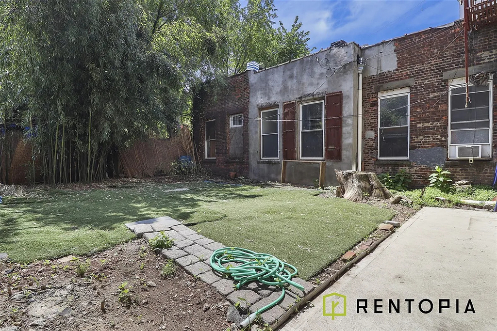 106 Meserole Street - Photo 8
