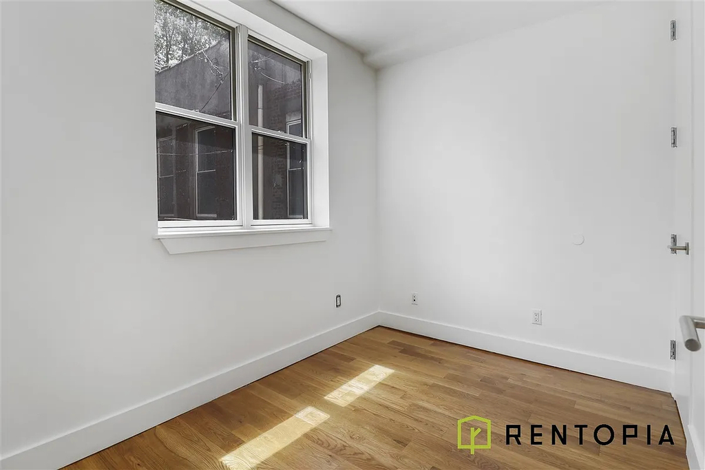 106 Meserole Street - Photo 4