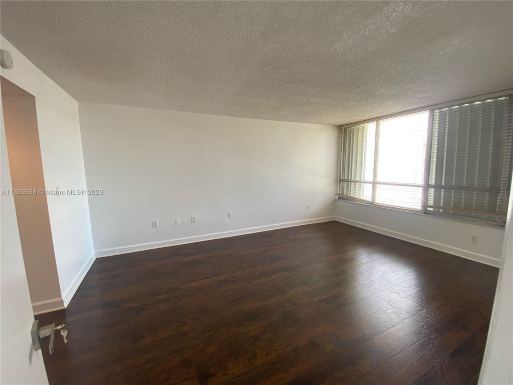 10230 Collins Ave - Photo 18