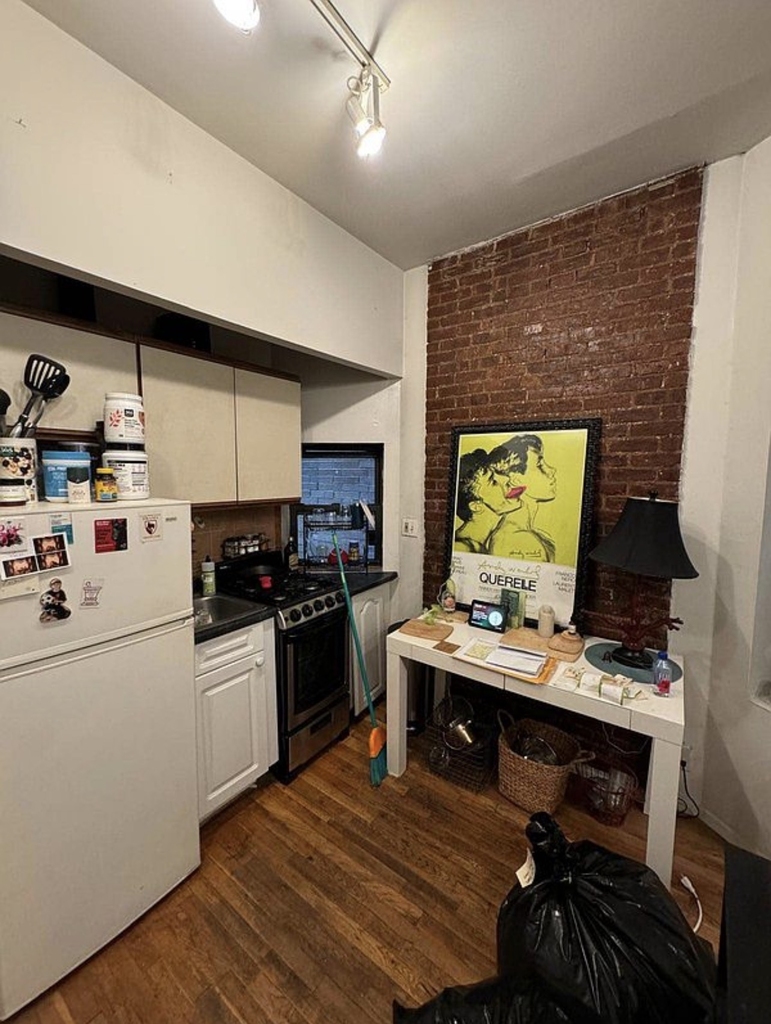 515 West 46th Street - Photo 2