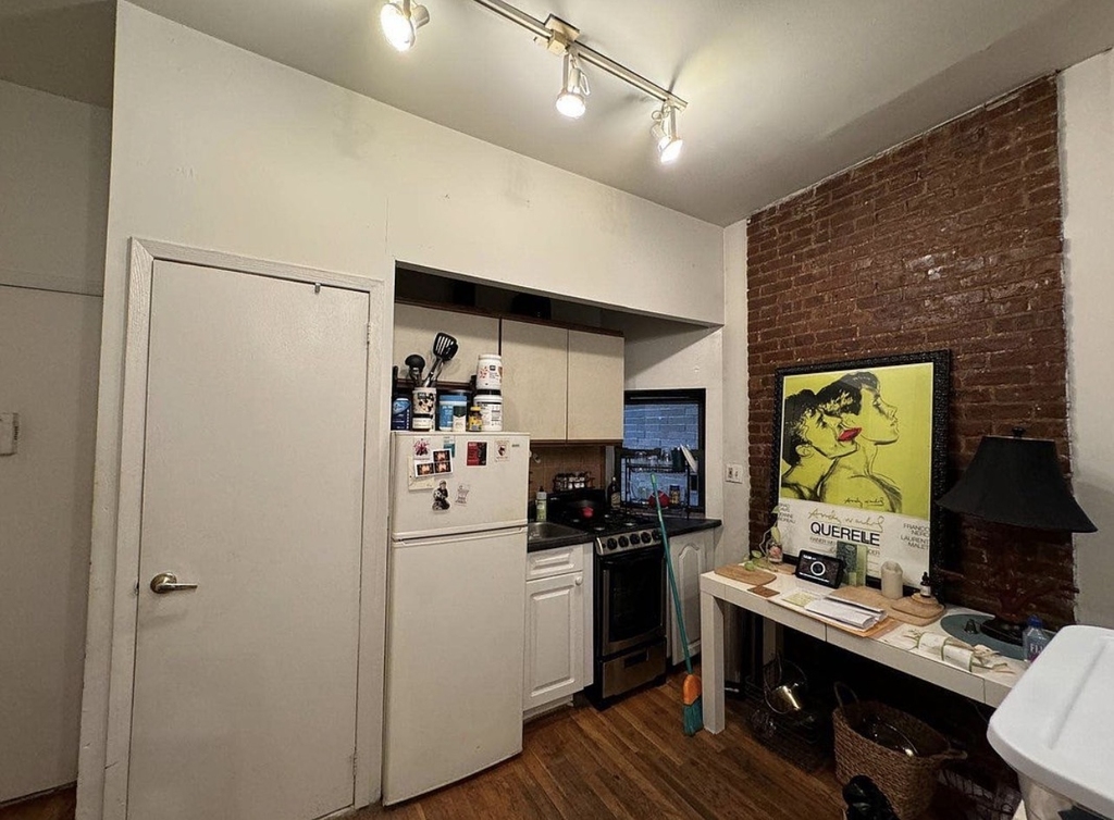 515 West 46th Street - Photo 3