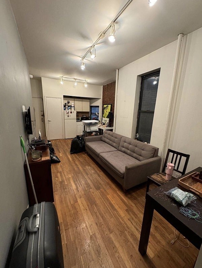515 West 46th Street - Photo 1