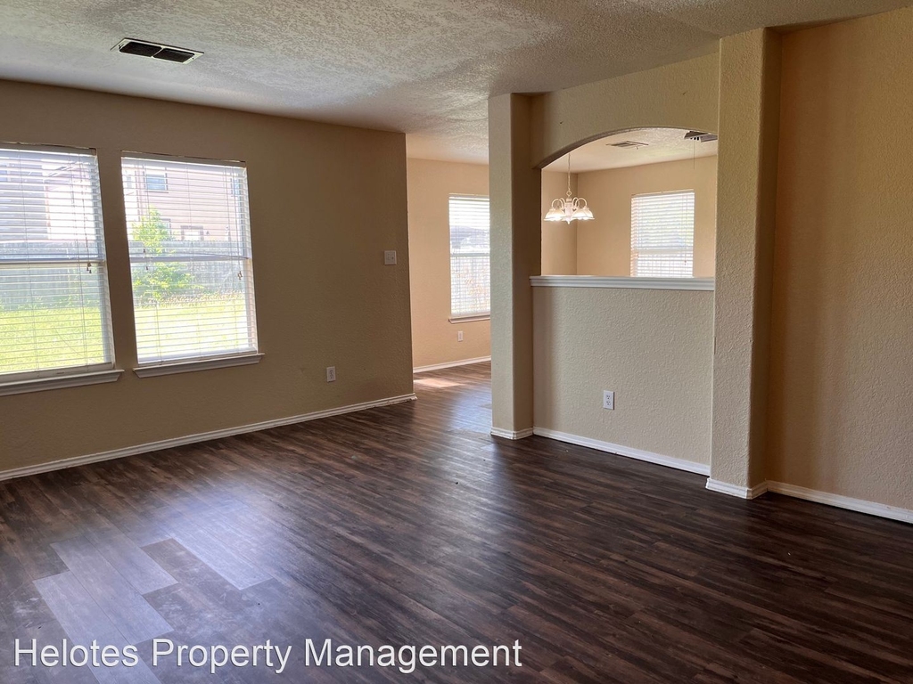 10366 Oakwood Crst - Photo 1