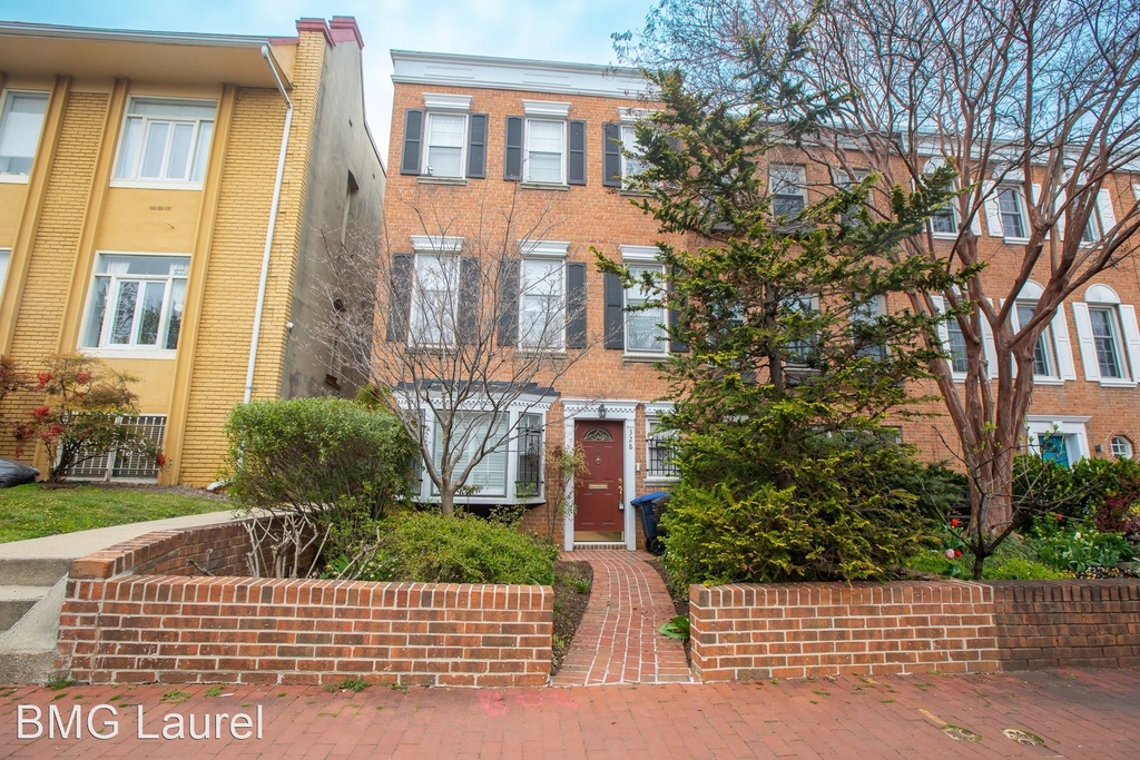 328 Constitution Ave Ne - Photo 0