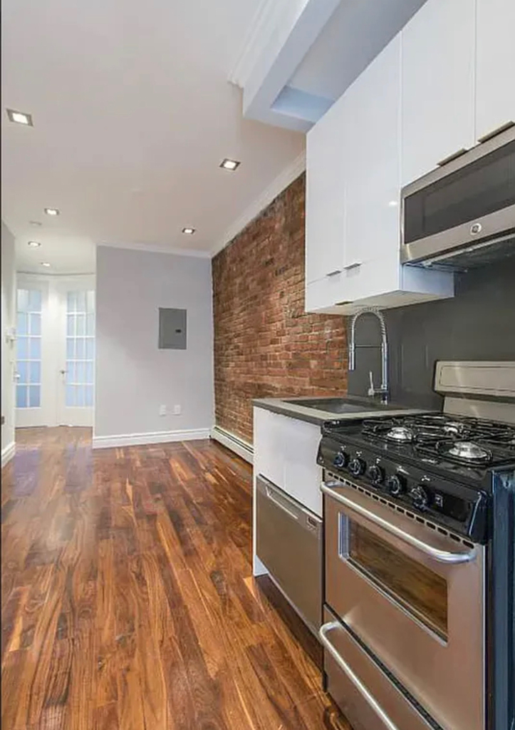 115 Mulberry Street - Photo 2