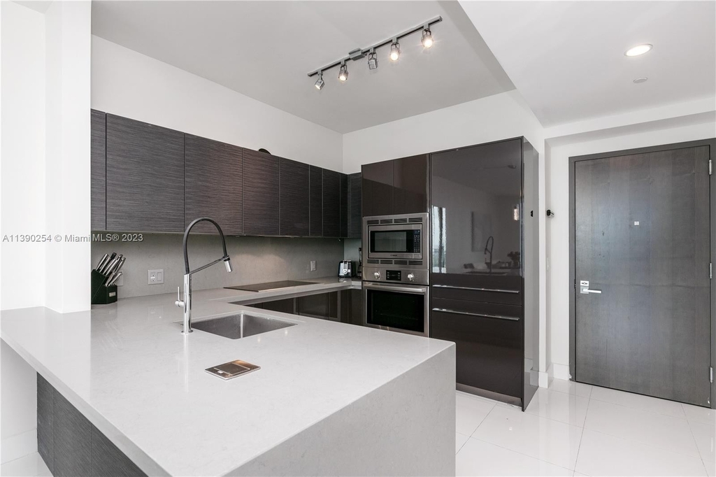 1080 Brickell Ave - Photo 14