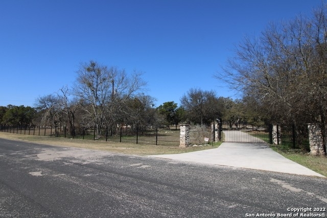 3781 Menger - Photo 3