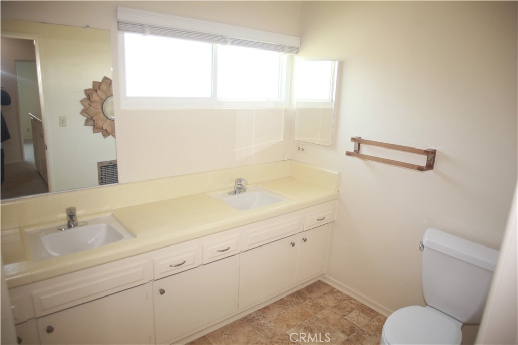 13932 Emelita Street - Photo 18