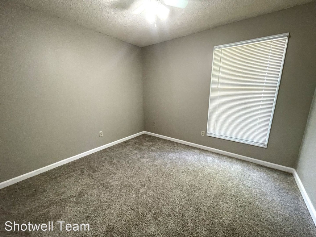 8708 Shoreham Blvd - Photo 6