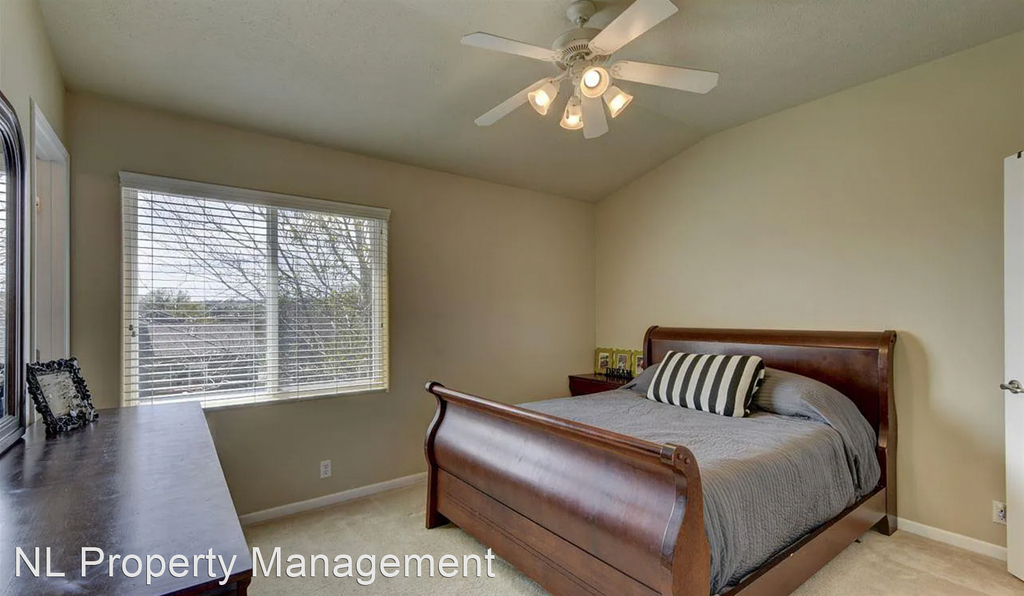 16875 Fowler Ave. - Photo 11