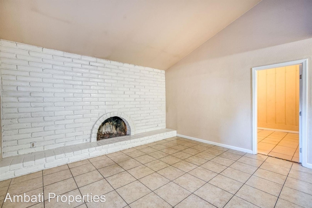 1315 W. Norwich Ave - Photo 6