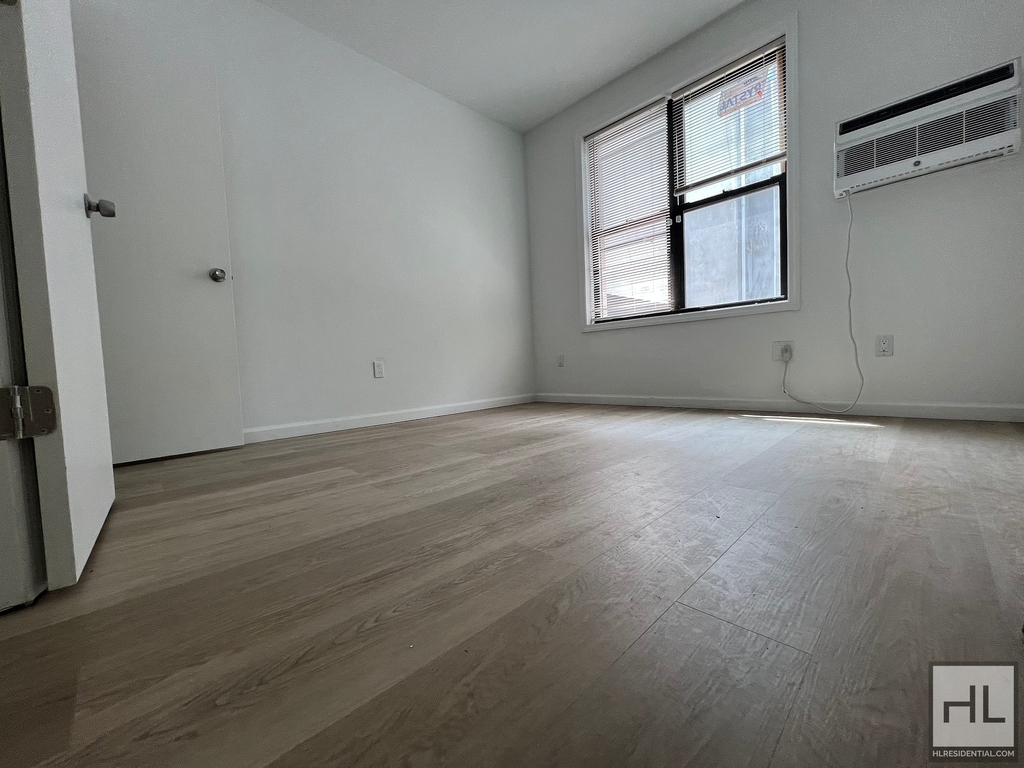 810 East 165 Street - Photo 3