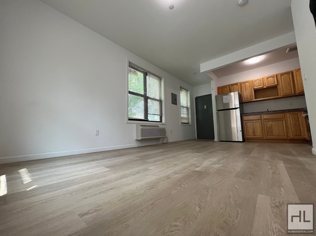 810 East 165 Street - Photo 1