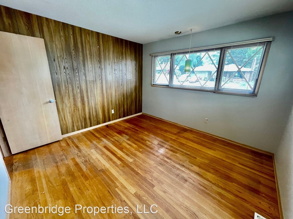 2037 Se 102nd Ave. - Photo 21