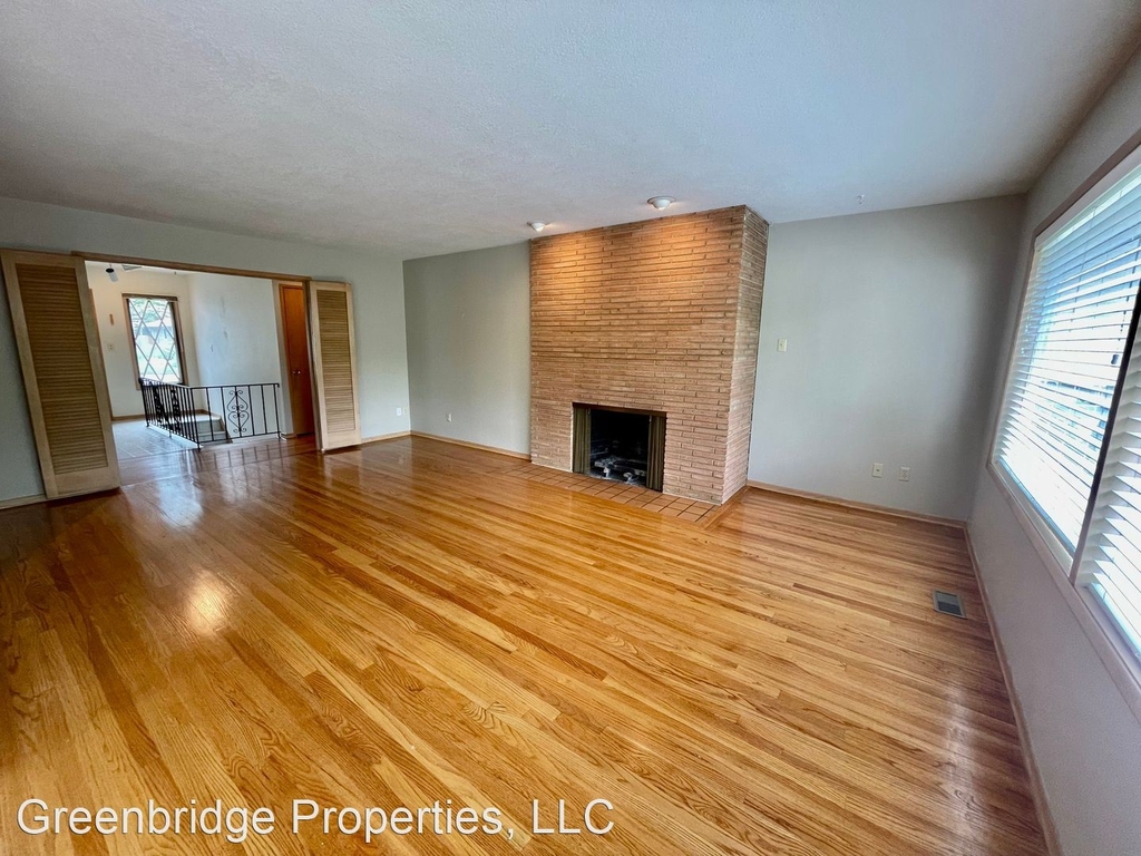 2037 Se 102nd Ave. - Photo 1