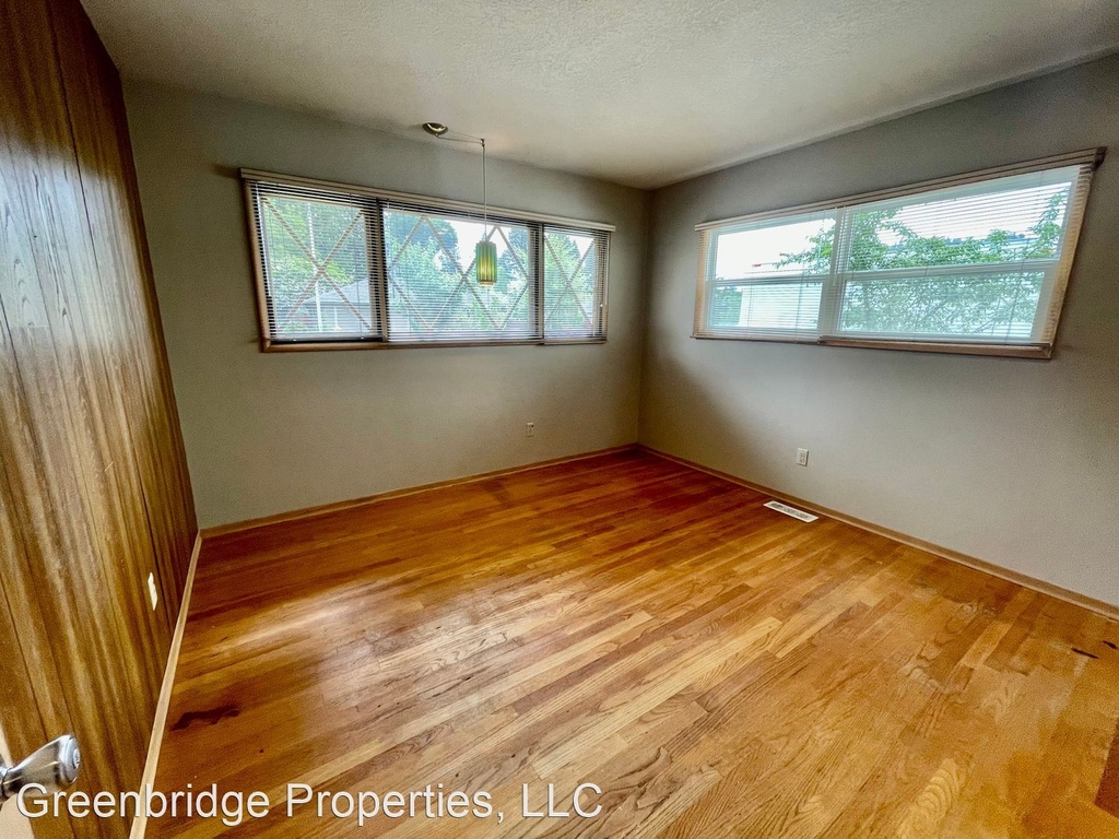 2037 Se 102nd Ave. - Photo 23