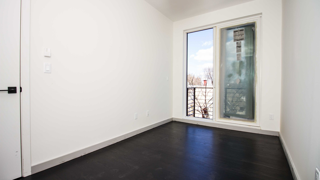 227 Winthrop Street - Photo 2