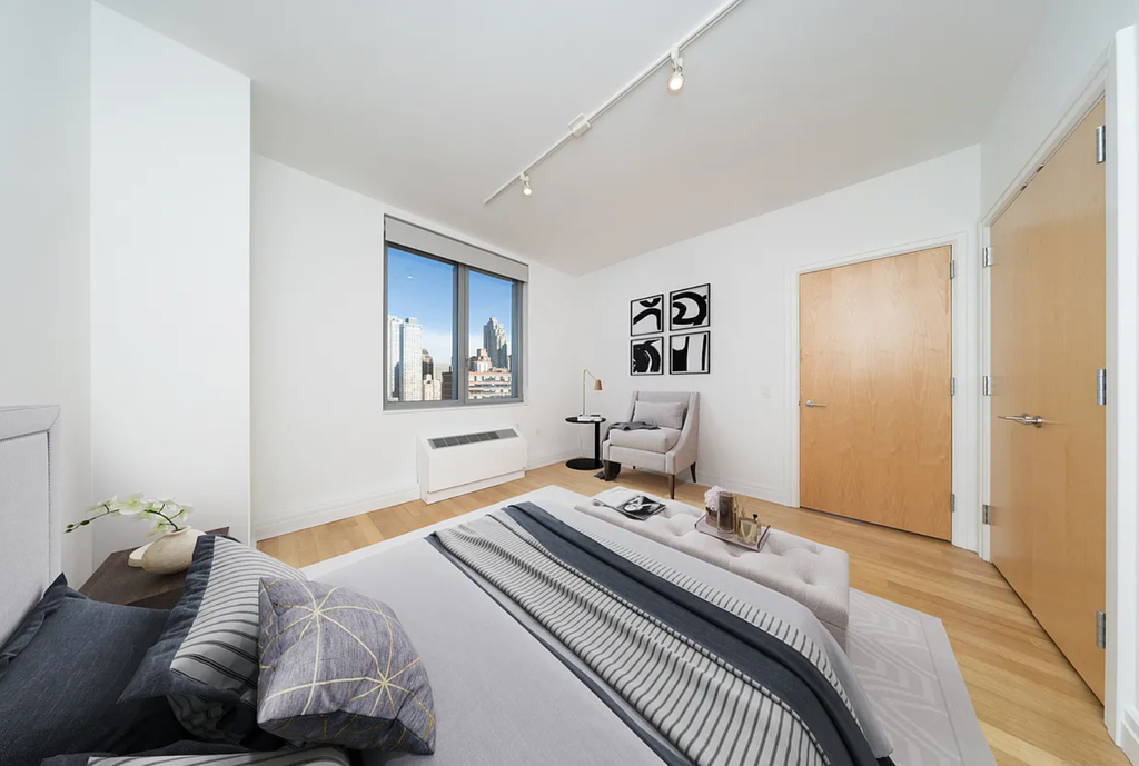 554 West 54th Street - Photo 5