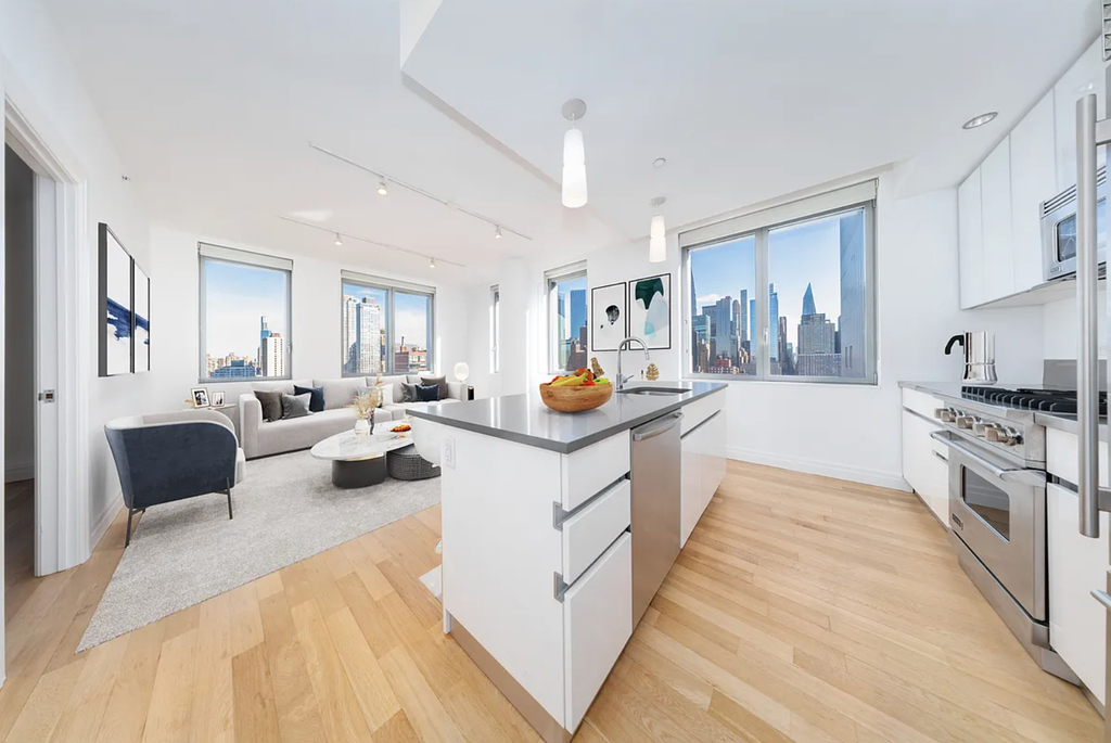 554 West 54th Street - Photo 1