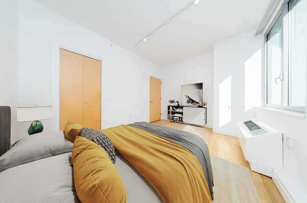 554 West 54th Street - Photo 3