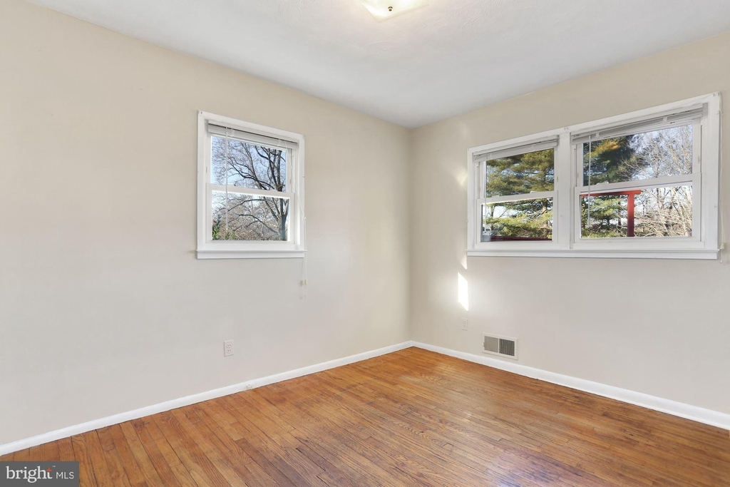 2032 Greenwich Street - Photo 10