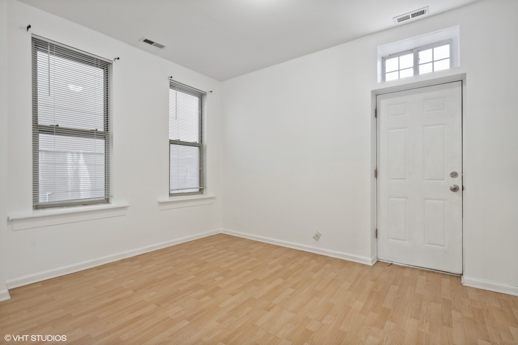 560 W 18th Street - Photo 9