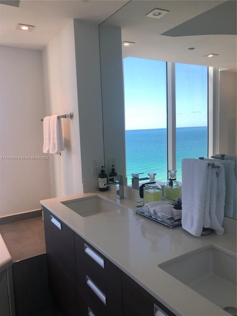 19111 Collins Ave - Photo 18