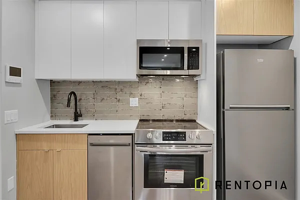173 Conselyea Street - Photo 0