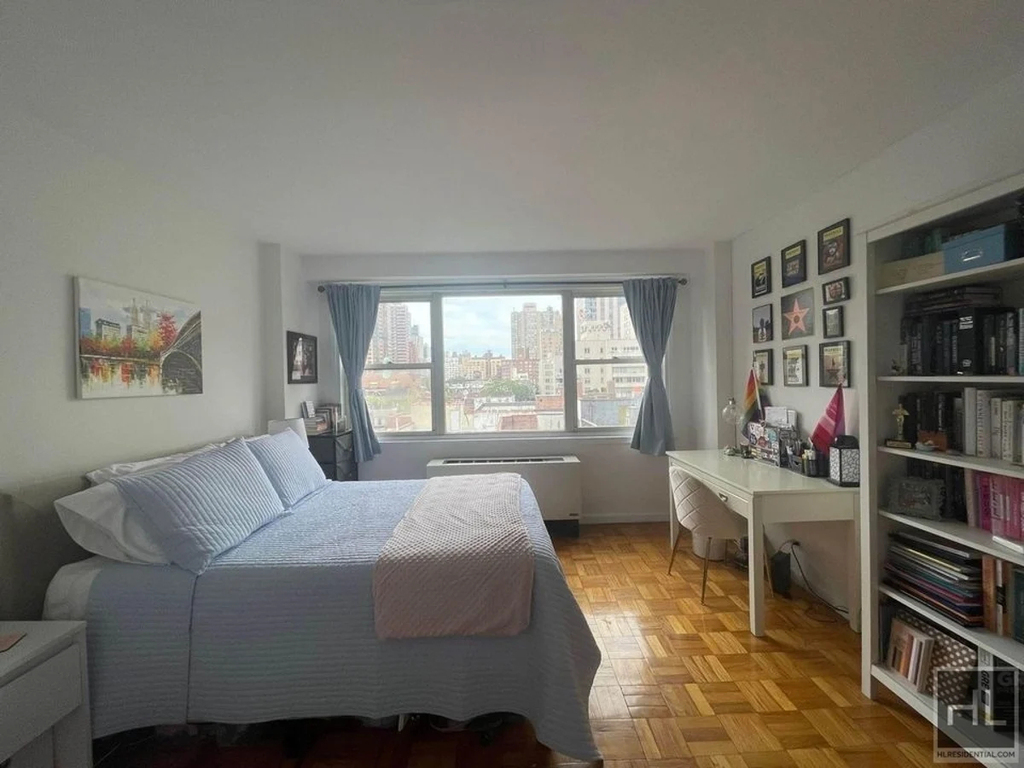 420 East 80th Street - Photo 2