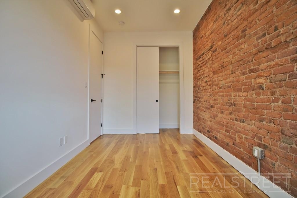 119 Ralph Ave - Photo 8