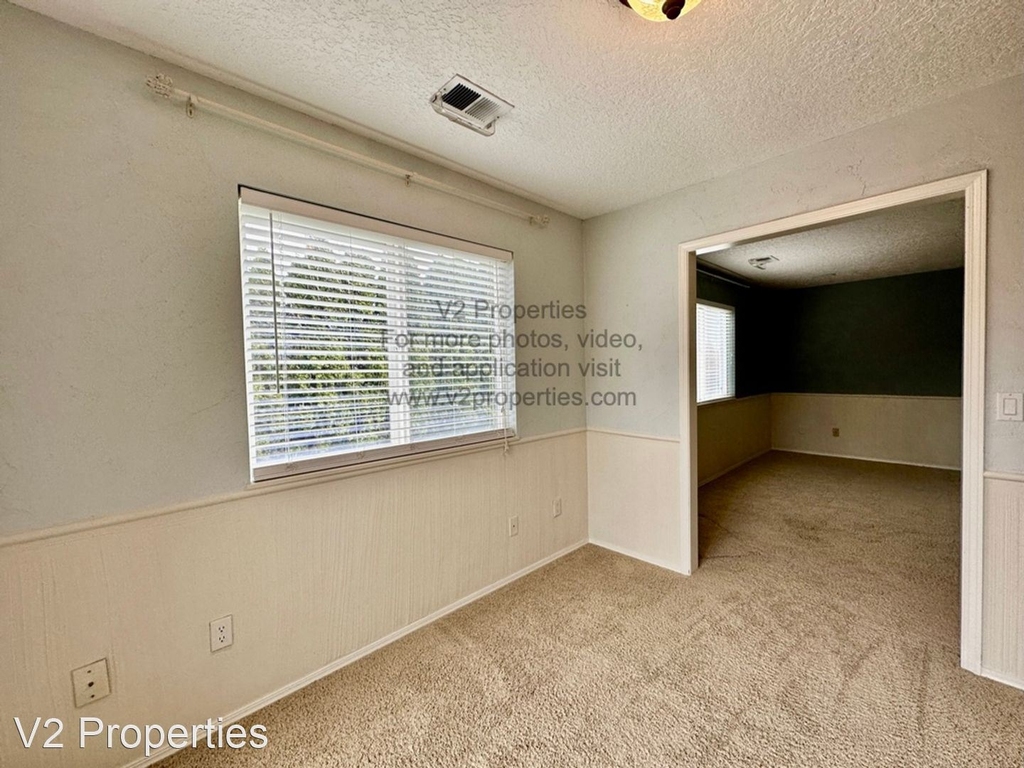 2466 Ne Francis Pl. - Photo 21