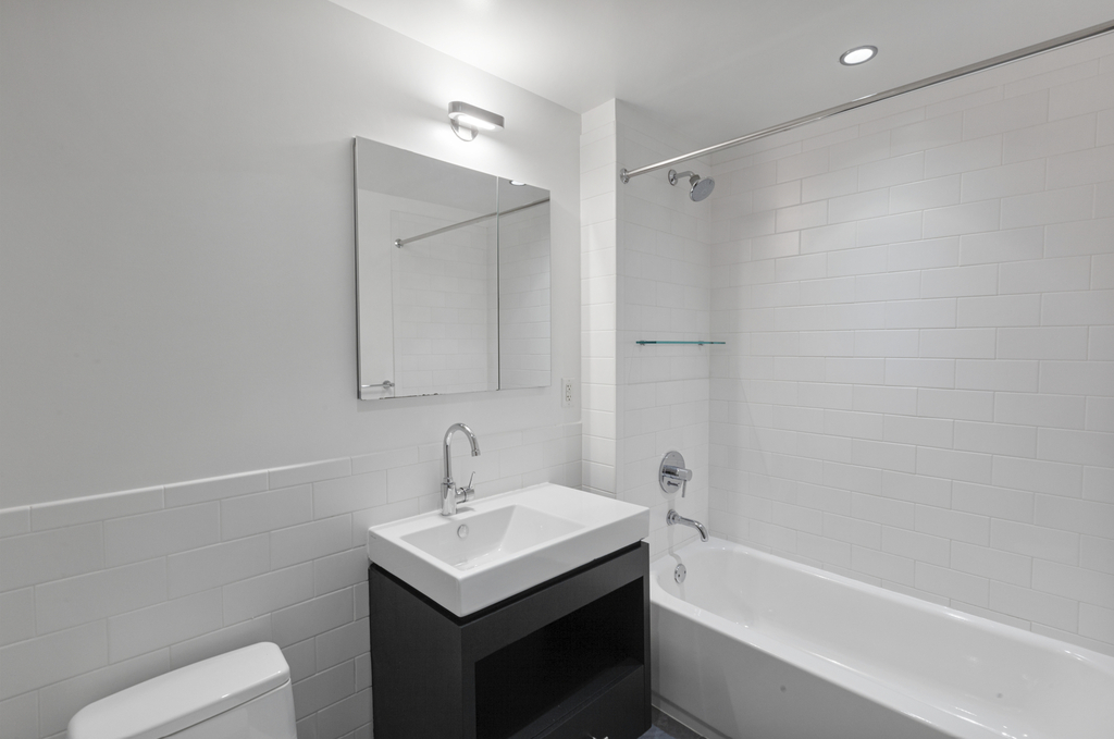 554 West 54th Street - Photo 6