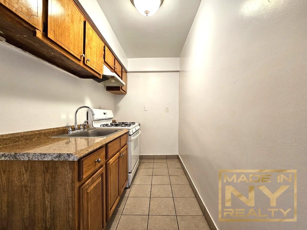 224-10 Jamaica Ave - Photo 2