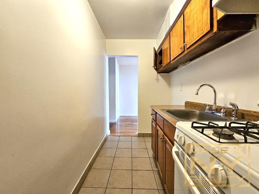 224-10 Jamaica Ave - Photo 3