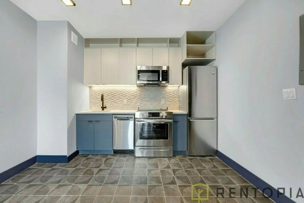 475 Grand Street - Photo 4