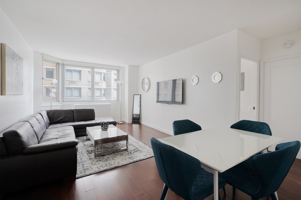 401 East 34th Street - Photo 2