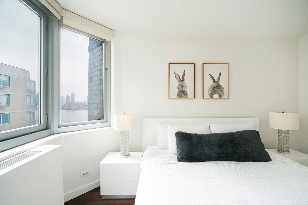 401 East 34th Street - Photo 6